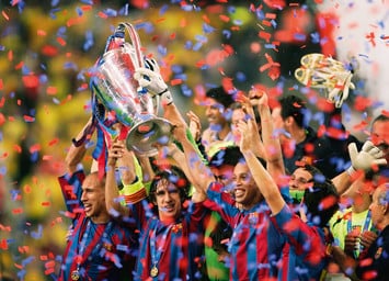 Игроки Barcelona празднуют победу в Лиге чемпионов