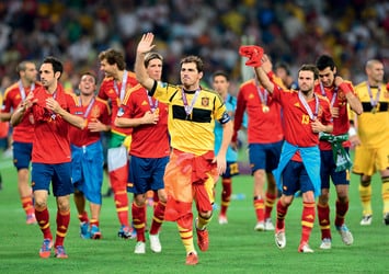 Семеро испанских футболис­тов выиграли третий подряд титул