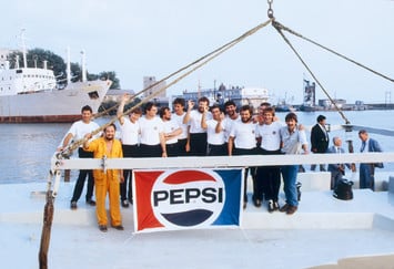 Когда корпорация Pepsi-Cola согласилась поддержать Fazisi, казалось, что все финансовые проблемы для команды окончательно решены. Кто бы мог подумать, что уже через несколько недель руководство  Pepsi передумает