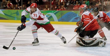 В атаке один из самых именитых игроков сборной Белоруссии Алексей Калюжный