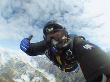 Прыжок с парашютом над Эверестом