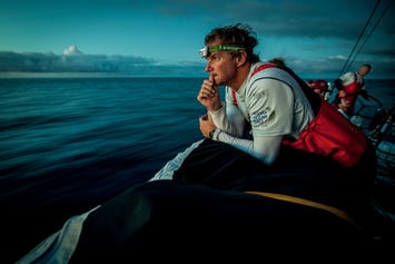 Потеря пальца на предыдущей
Volvo Ocean Race не остановила Кена Рида – он вновь вышел на старт