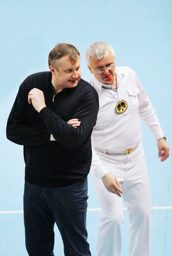 Скоропостижно скончавшись в 2005 году, Юрий Сапега (слева) так и не успел воплотить свои планы по кардинальному реформированию русского волейбола