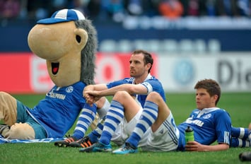 Клас-Ян Хунтелар (справа) – главная ударная сила 
Schalke 04