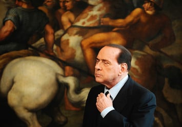 Владелец A.C. Milan Сильвио Берлускони умеет использовать болельщиков  в политических целях