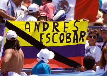 Болельщики почтили память Андреса Эскобара с помощью растянутого на трибуне баннера