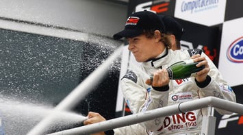 На этапе в британском Брендс-Хэтче Самарин впервые поднялся на подиум в гонке «Формулы-2»