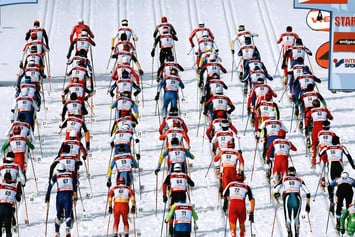 Старт гонки на 50 километров на чемпионате мира по лыжным видам спорта в Японии
