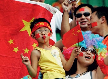 Китайское первенство – одно из самых посещаемых в мире, причем на футбол нередко ходят семьями