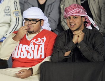 Болельщики наблюдают за матчем Иран – Россия