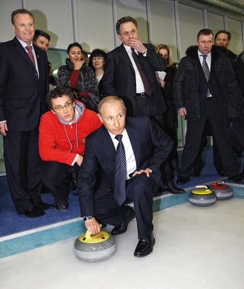 Владимир Путин берет уроки керлинга в УТЦ «Новогорск»