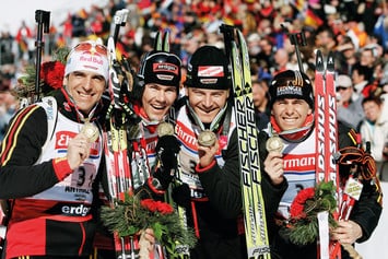 Рикко Гросс, Михаэль Реч, Свен Фишер и Михаэль Грайс с бронзовыми медалями чемпионата мира 2007 года