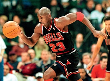 В сезоне 1996/1997 Майкл Джордан получил рекордные 33,1 миллиона долларов