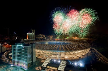 Праздничный салют над «Олимпийским» – главным стадионом Евро-2012