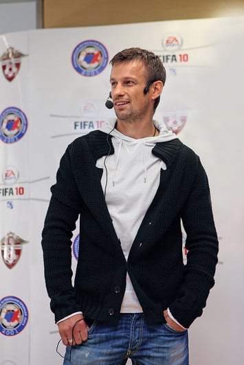 Сергей Семак стал официальным лицом футбольного симулятора FIFA 10 в России 