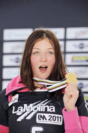 Алена Заварзина с золотой медалью чемпионата мира