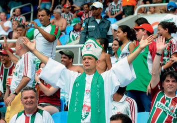 Болельщик клуба из Рио-де-Жанейро надеется на божественную помощь своей команде