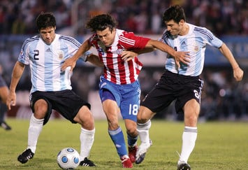 Парагвайский форвард Нельсон Вальдес способен в одиночку обыграть нескольких соперников