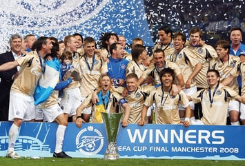 Футболисты «Зенита» празднуют победу в Кубке UEFA