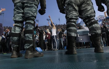 Болельщики и полиция редко бывают довольны друг другом