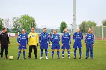 Капитан команды «Опора России» Сергей Борисов (слева)