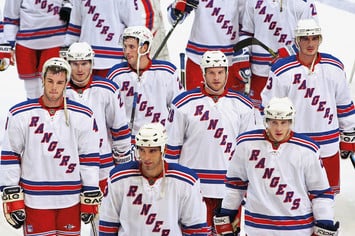 Хоккеисты New York Rangers после победы над Bern в Кубке Виктории